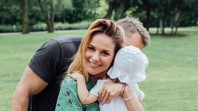 Paulina Sykut-Jeżyna ma córeczkę ze swoim mężem Piotrem. Mała jest ponoć bardzo kontaktowa i odważna