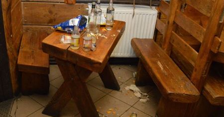 Ukrył się w knajpie, bo chciał ją okraść. Potem upił się i zasnął