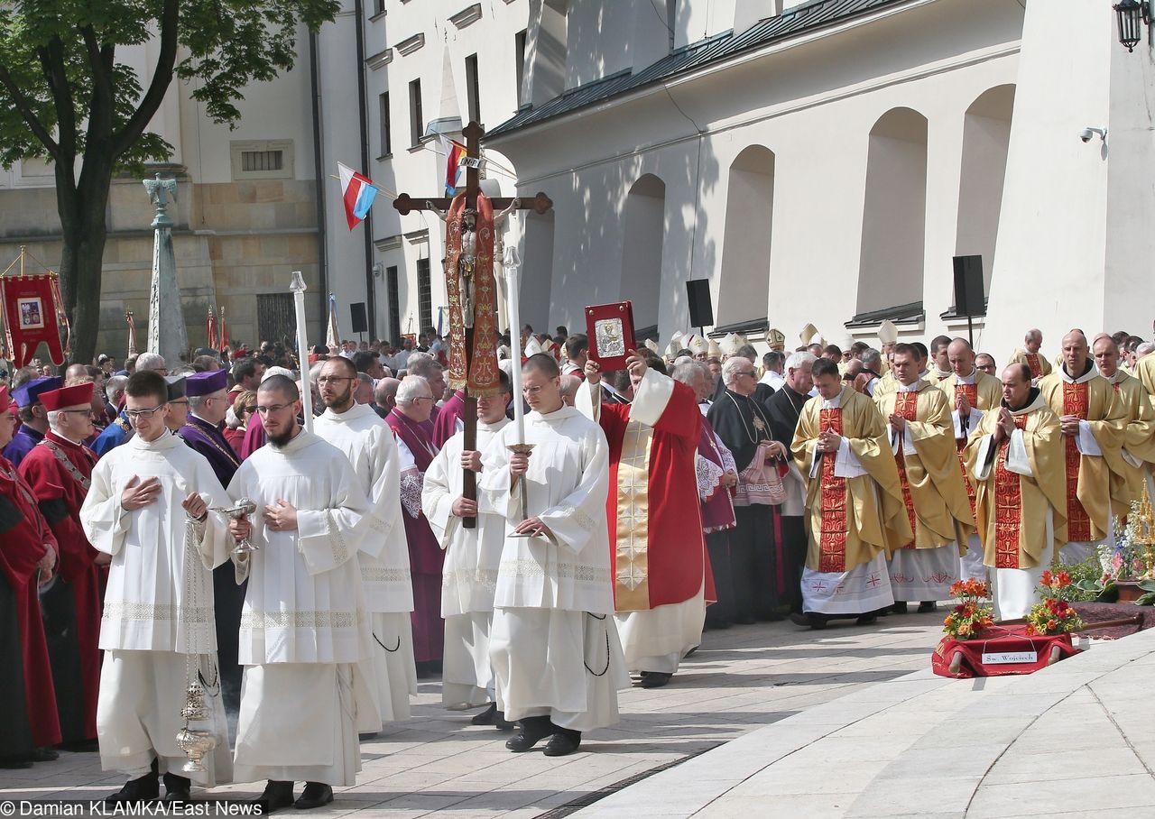 Księża ostro o pedofilii: "Nadchodzi sąd nad wilkami w koloratkach"