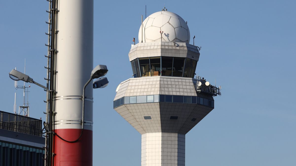 W piątek rano przez kilkadziesiąt minut port lotniczy im. Chopina był sparaliżowany. 