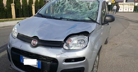 52-latek wjechał w ludzi przed kościołem. Prokuratura sprawdzi, czy zrobił to celowo