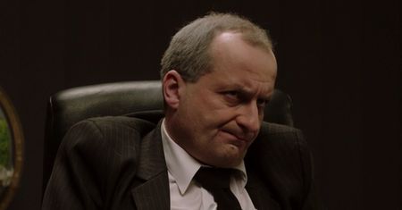 "Ucho prezesa": wszystko wymyka się prezesowi spod kontroli. "To pozory rządzenia"