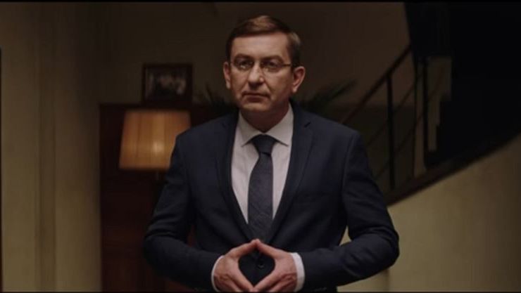 Sebastian Konrad w roli Mateusza Morawieckiego
