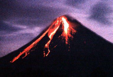 20 tysięcy ludzi uciekło spod wulkanu
