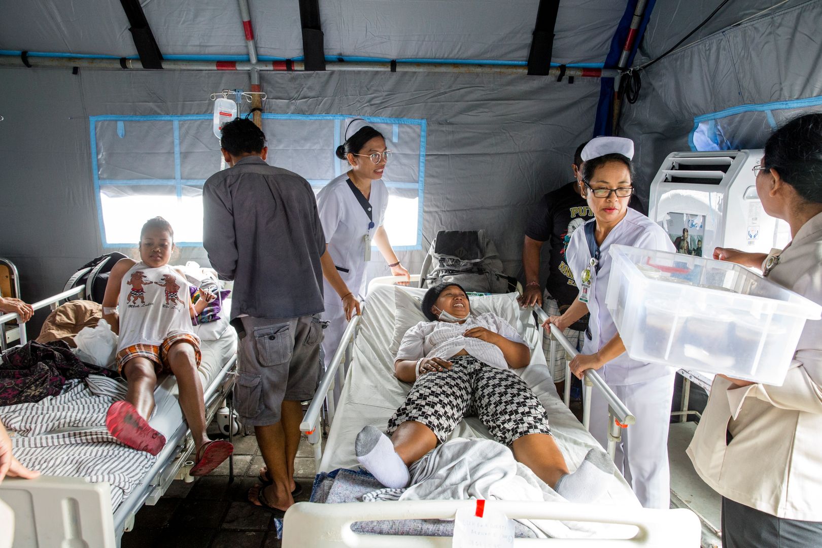 Coraz więcej ofiar trzęsienia w Indonezji. Setki rannych