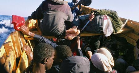 Tunezja. Zatonęła łódź z imigrantami, odnaleziono ciała 14 osób