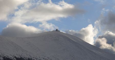 Śmierć na Śnieżce. Turyści znaleźli nieprzytomną kobietę