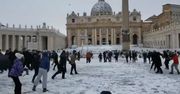 Śnieżna bitwa w Watykanie. Seminarzyści celowali w turystów