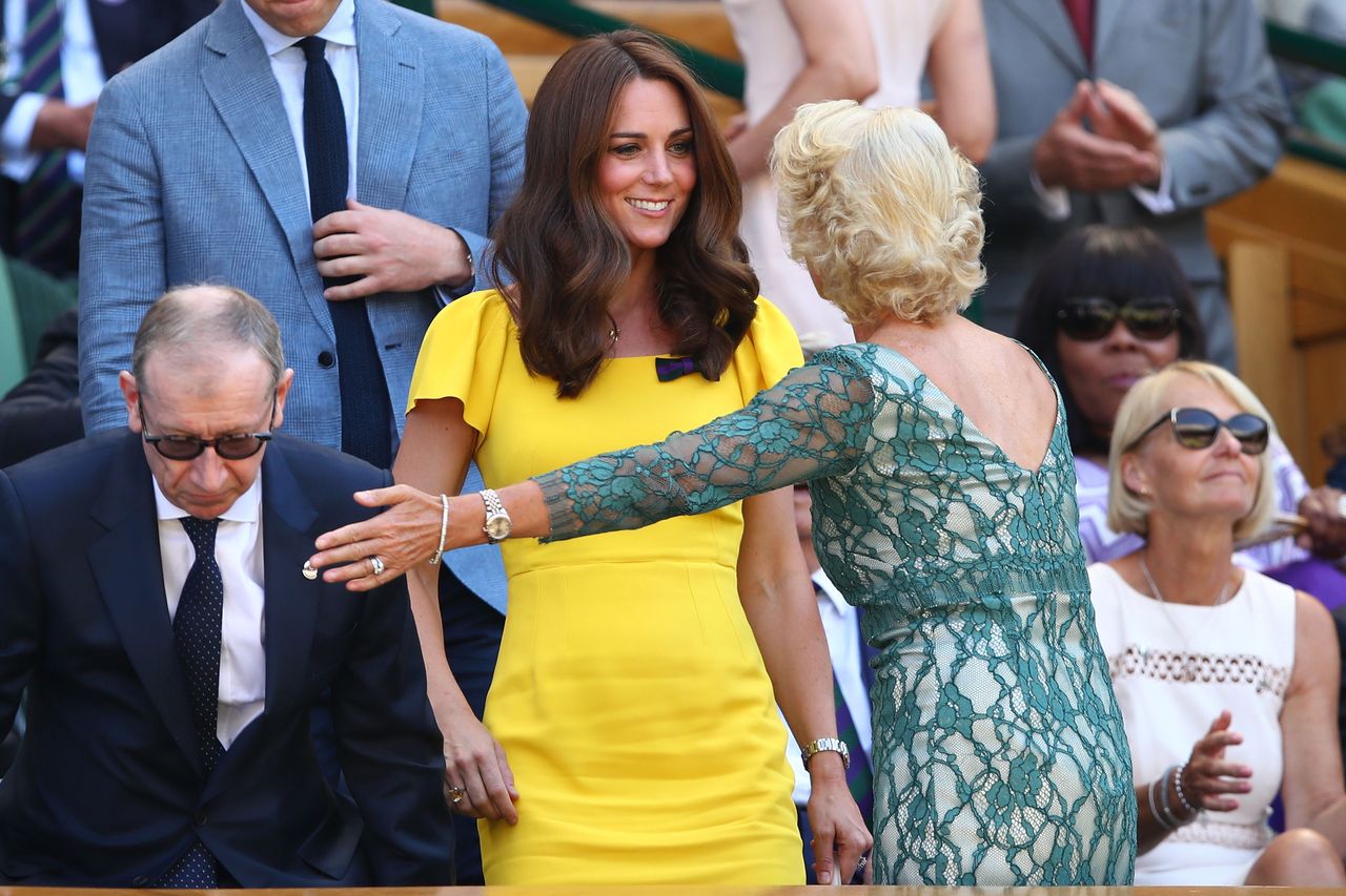 Księżna Kate 3 miesiące temu urodziła dziecko. Teraz pokazała się w obcisłej sukience
