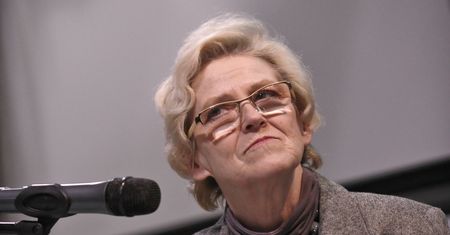Na co dzień wysłuchuje traumatycznych historii powstańców. Zostają z nią na lata