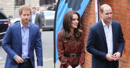 Księżna Kate, książę William i książę Harry na przyjęciu bożonarodzeniowym
