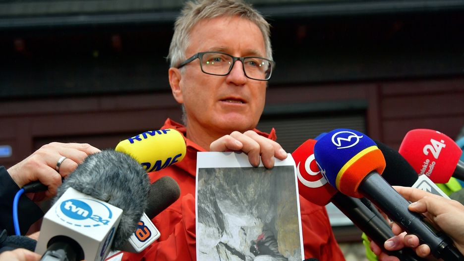Jaskinia Wielka Śnieżna. Podczas akcji TOPR, dwóch mężczyzn próbowało samowolnie ratować grotołazów.