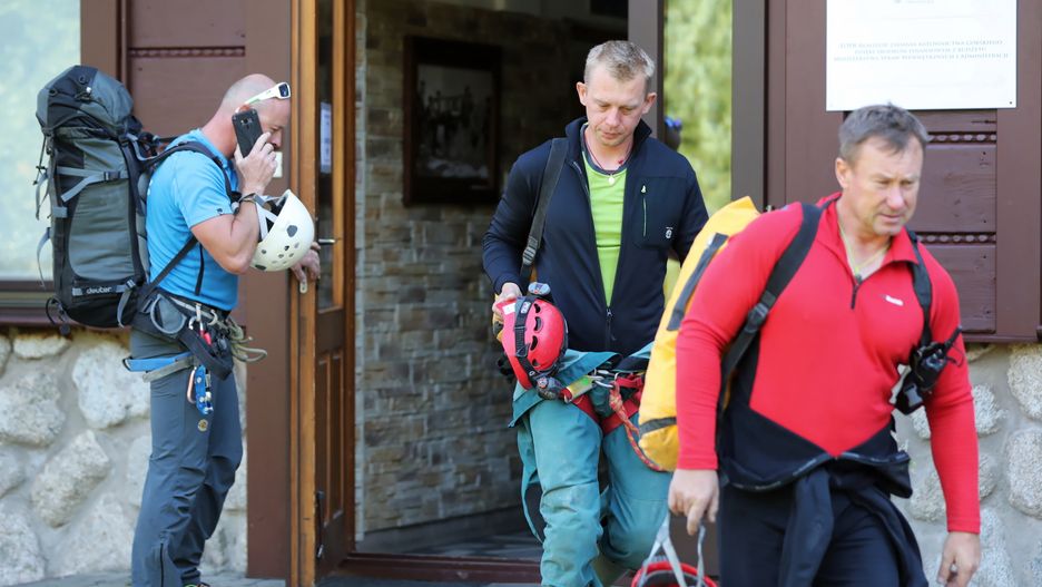 Tatry. Ratownicy szukają mężczyzn, którzy zaginęli w Jaskini Wielkiej Śnieżnej