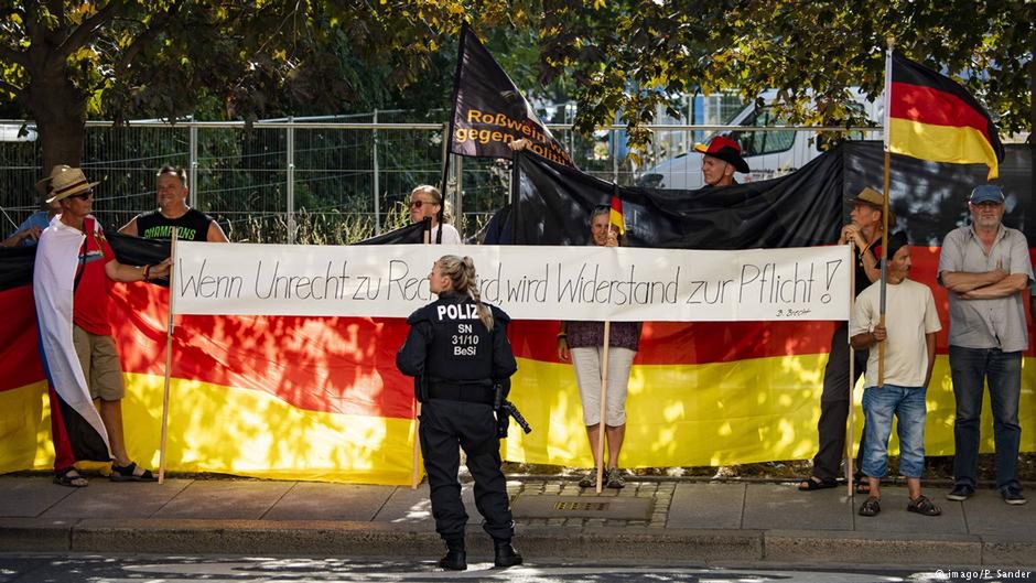 Niemiecka policja zatrzymała dziennikarza w czasie demonstracji Pegidy przeciwko Angeli Merkel w Dreźnie