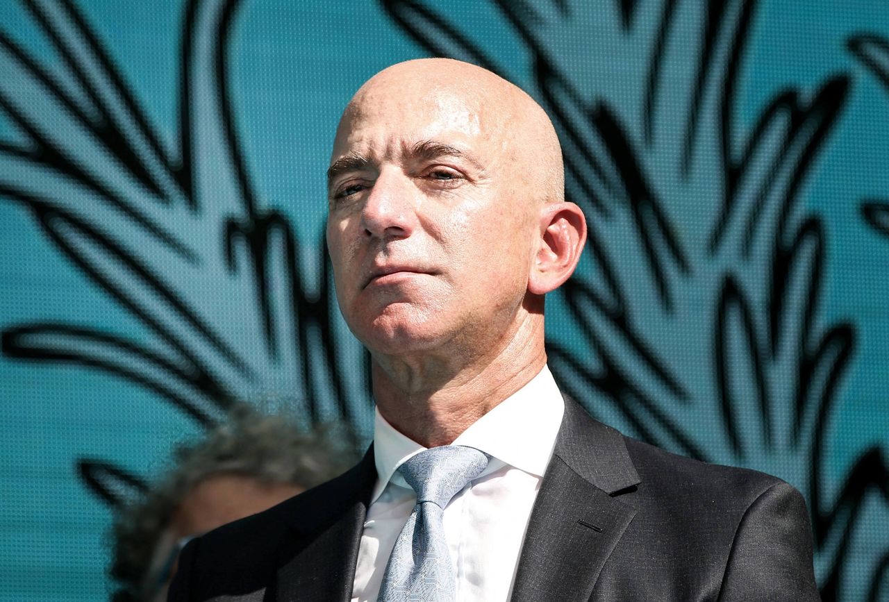 Jeff Bezos przekazuje pieniądze na Australię. Internauci kpią z kwoty