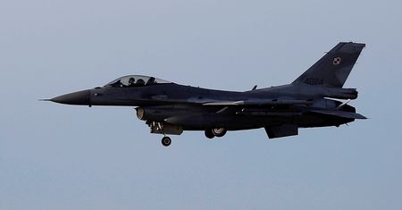 "Wojsko nie skasowało żadnego F-16". MON dementuje informacje o myśliwcach