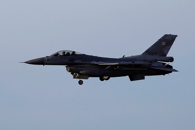 "Wojsko nie skasowało żadnego F-16". MON dementuje informacje o myśliwcach
