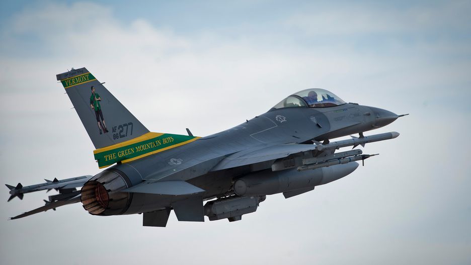 Amerykański pułkownik przypłacił wycieczkę F-16 zwolnieniem ze służby