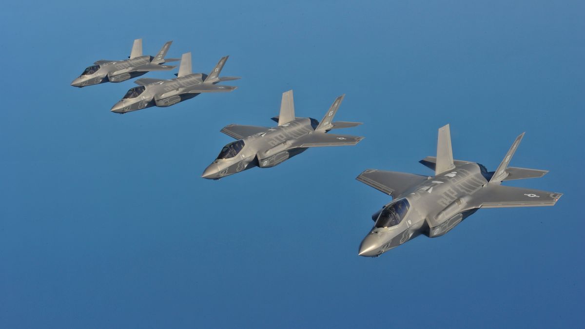 F-35 to latający komputer - mówią eksperci. Wskazują, że maszyna wymaga specjalnej infrastruktury.