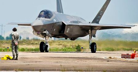 Pilot F-35 zdradził tajne informacje. Zrobił to przez Tindera