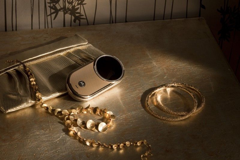 Aura Diamond - telefon zdobiony złotem i wysadzany diamentami