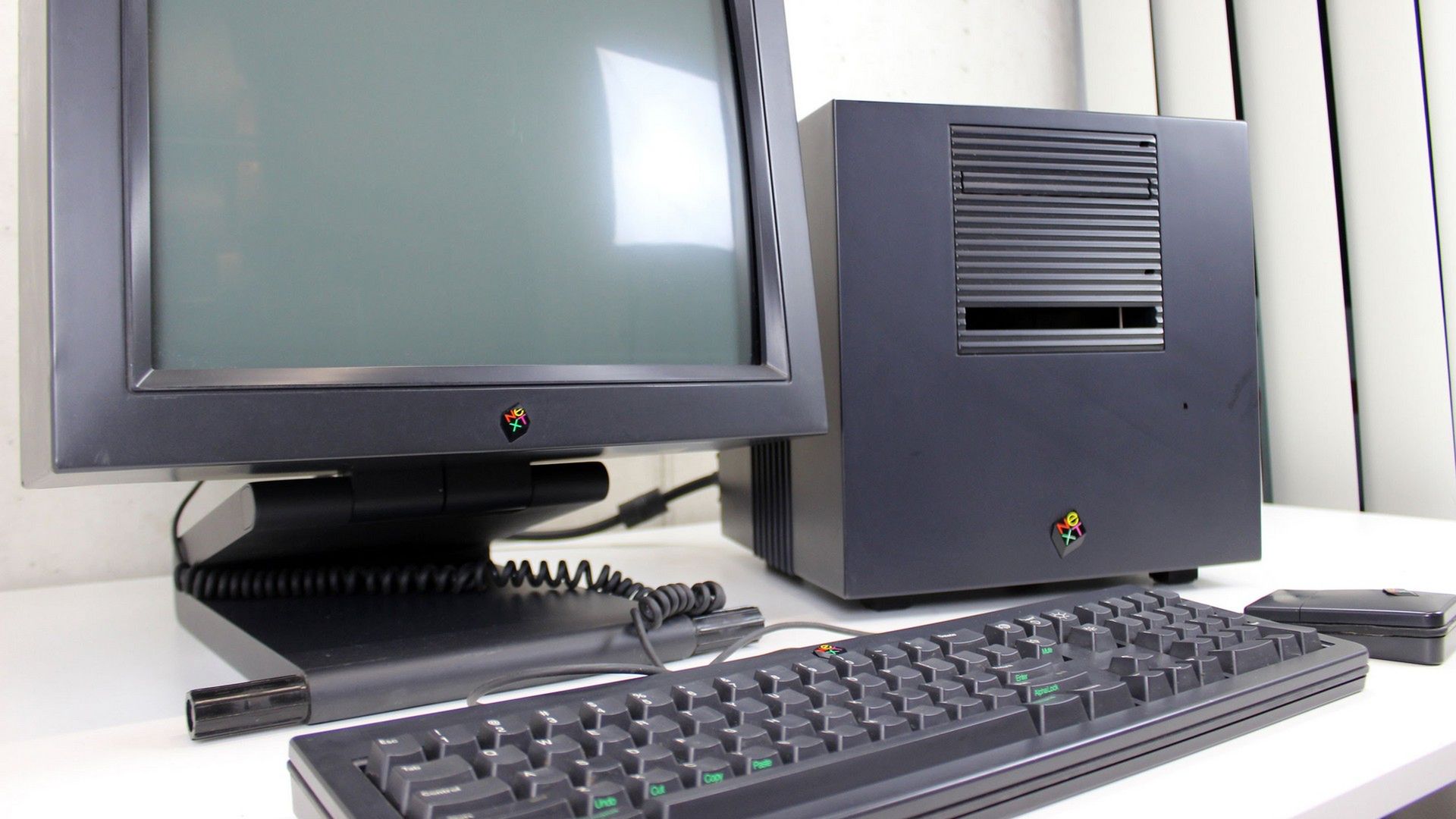 Najpiękniejsze komputery, jakie kiedykolwiek powstały. ZX Spectrum, Cray-2, IBM PS/2, MacBook Air i inne 8
