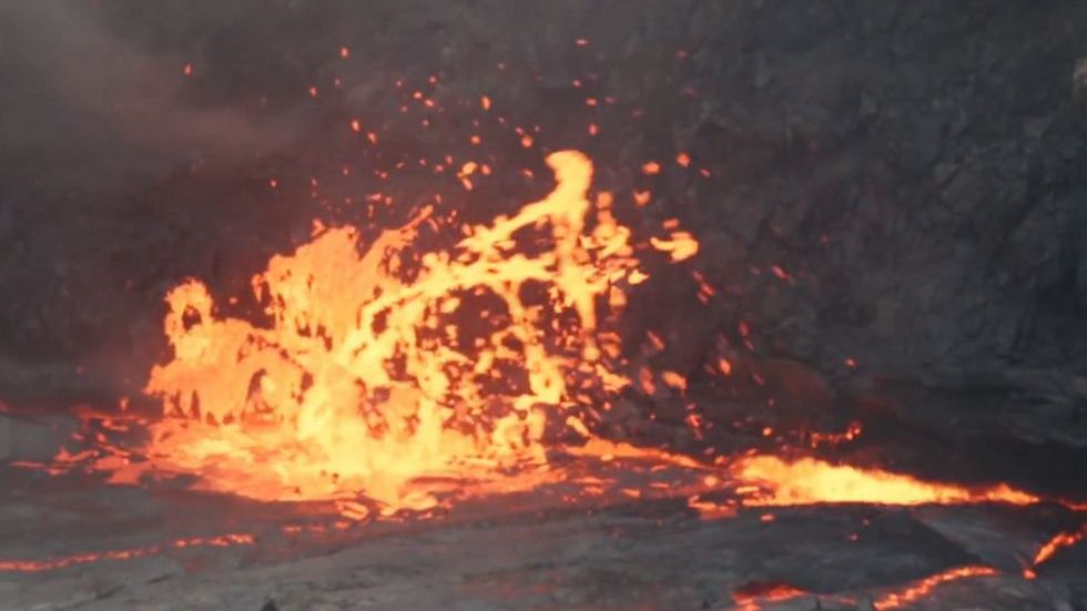 Szalony eksperyment! Co się stanie, gdy wrzucimy do lawy kanister z wodą? 1