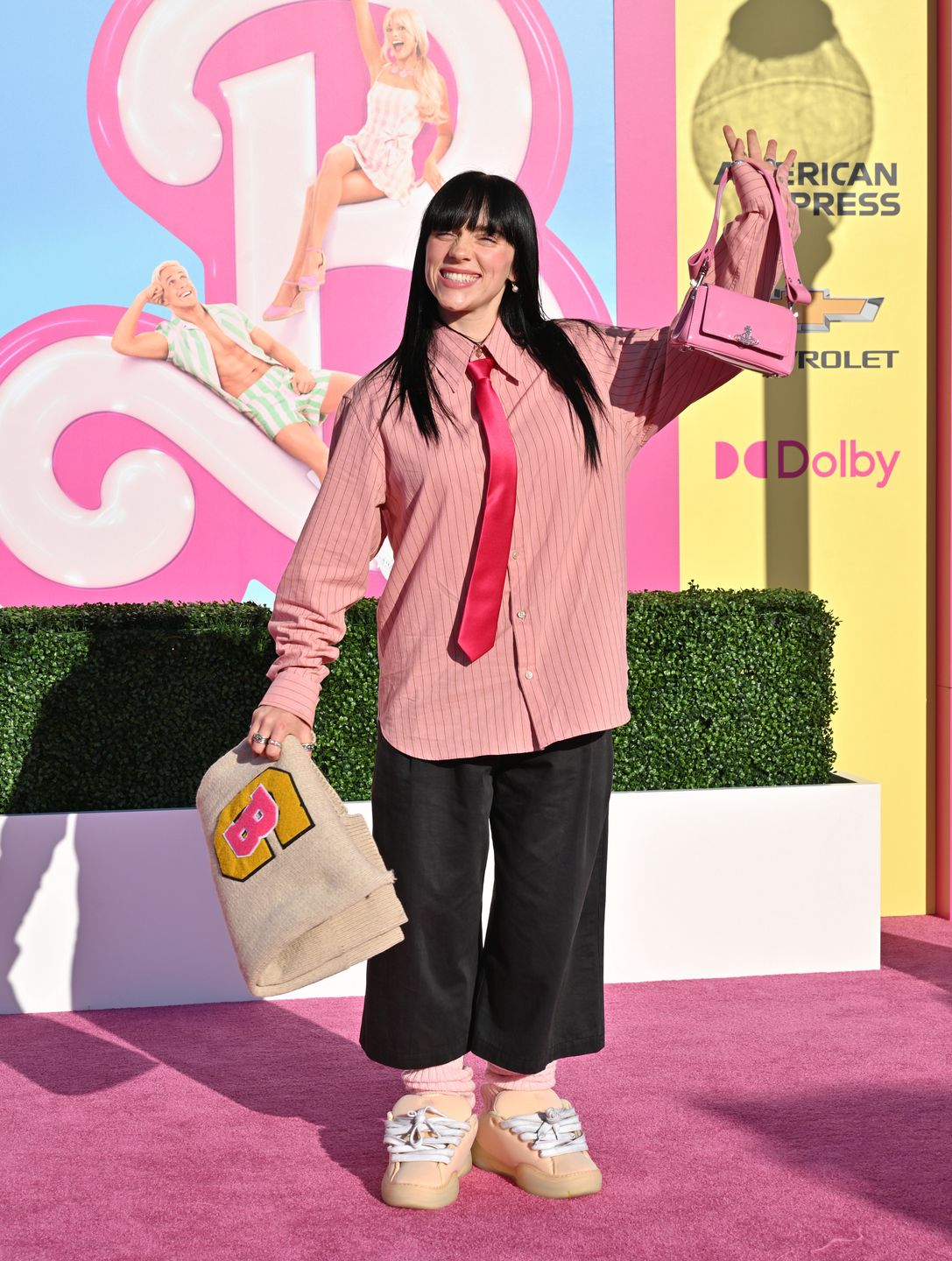 Billie Eilish odtworzyła klimat Barbie w swoim stylu 