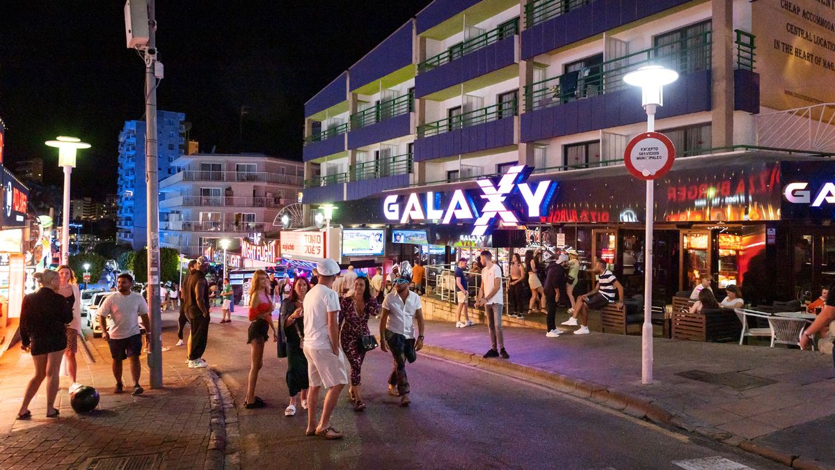 Magaluf znajdziemy wiele klubów i barów 
