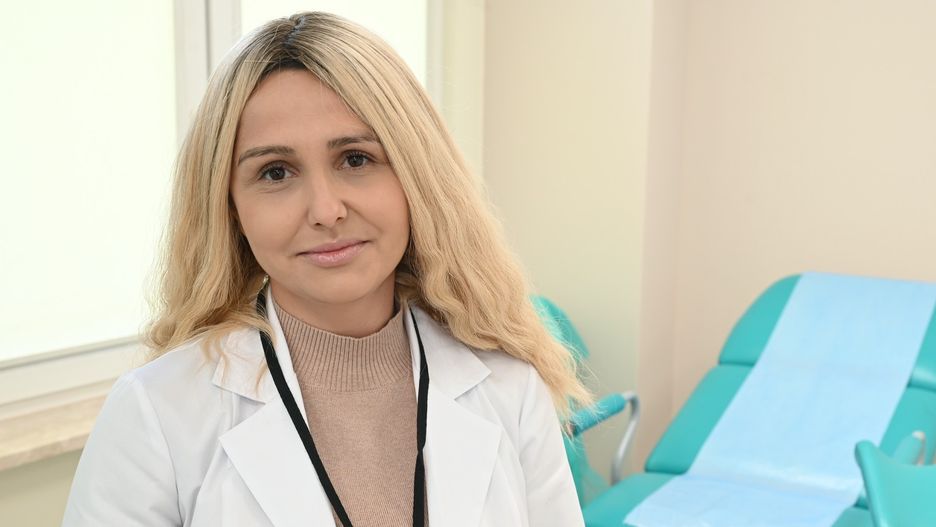 Badanie wykonuje doktor nauk o zdrowiu Agnieszka Wencel-Wawrzeńczyk, położna z doświadczeniem, delikatnością i pasją do pracy z kobietami.
