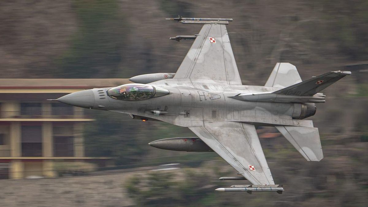 Polski F-16 w locie