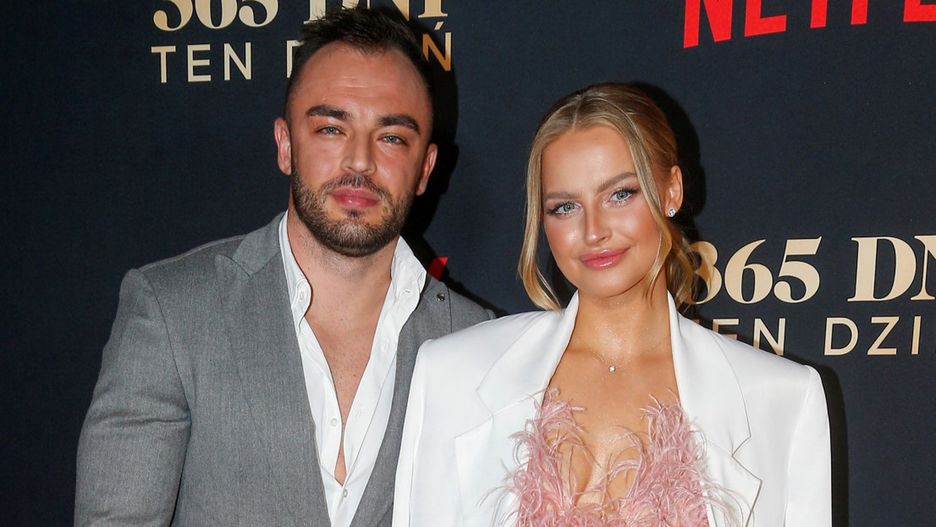 Ile pieniędzy dostali w kopertach Karolina Pisarek i Roger Salla? 