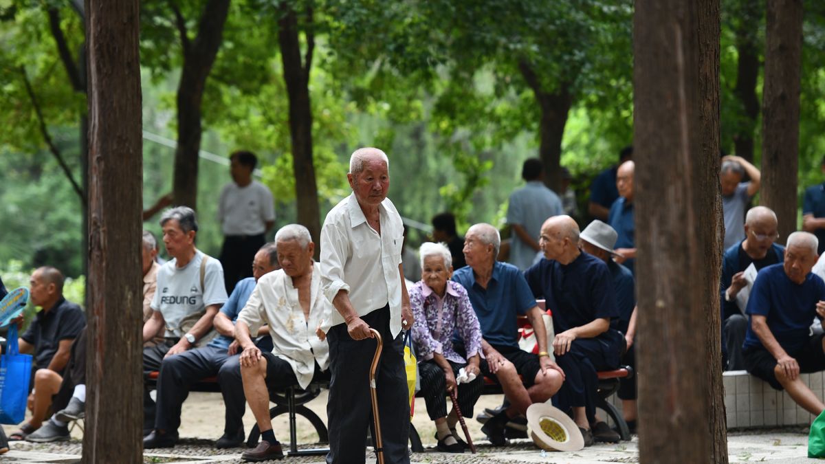 FUYANG, CHINA - SEPTEMBER 11, 2024 - Elderly people relax at a park on Lindai Road in Fuyang city, East China's Anhui province, Sept 11, 2024. (Photo credit should read CFOTO/Future Publishing via Getty Images)