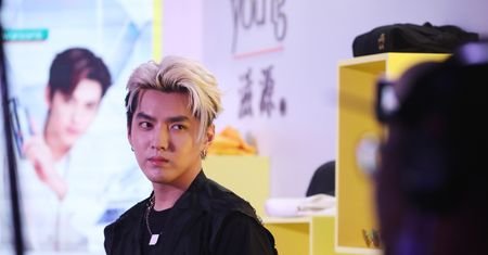 Gwiazdor k-popu skazany w Chinach za gwałt. Proces był tajny