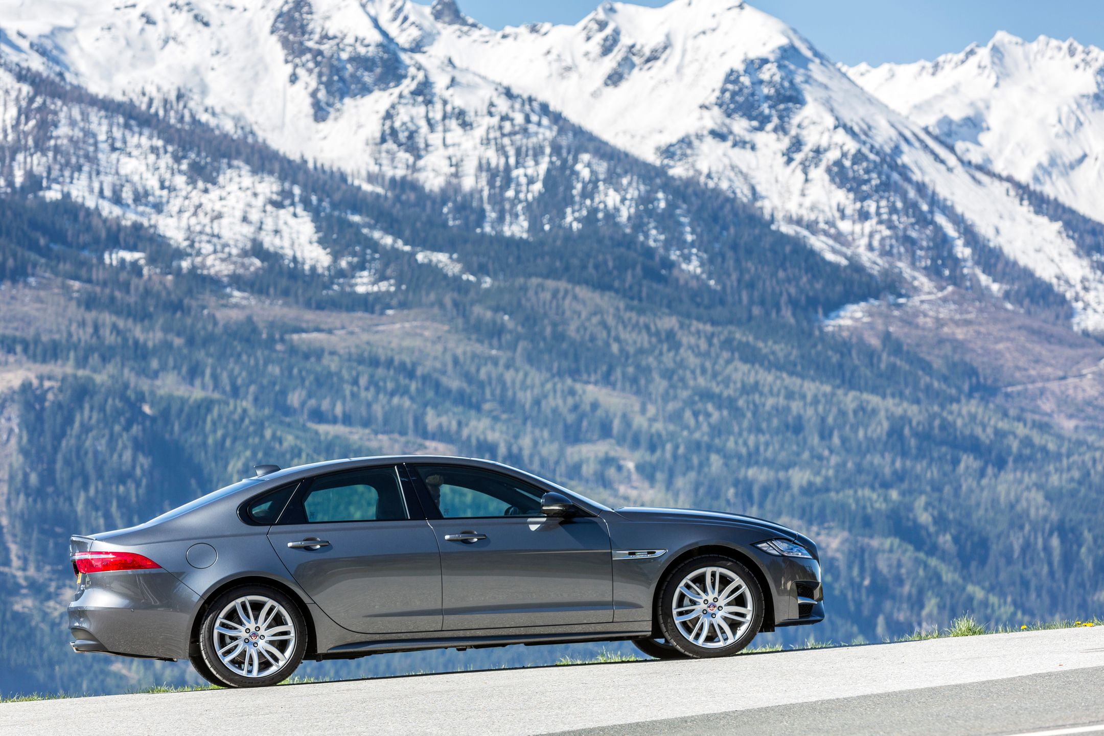 Jaguar XF 3
