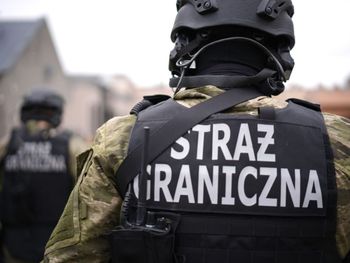 Katowice: Zażartował, że ma pistolet w bagażu. Zamiast polecieć na Majorkę dostał mandat i został w Polsce