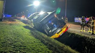 Nocny incydent pod Warszawą. Autobus wpadł do rowu