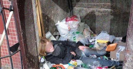 Wyrzucił swoją partnerkę do zsypu na śmieci. Uratowali ją sąsiedzi