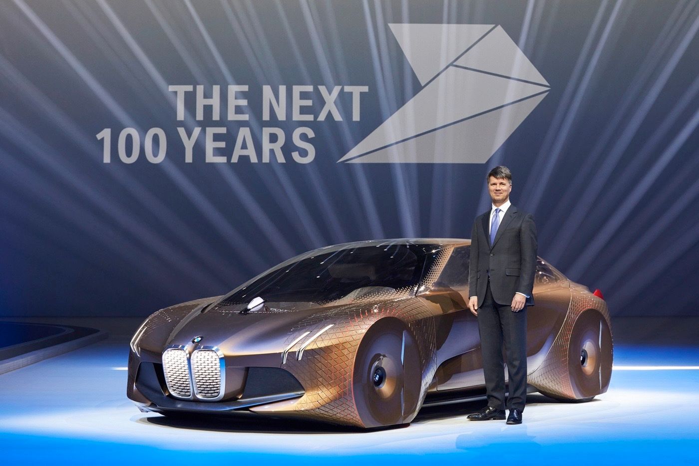 TechFlash - pojazd przyszłości BMW, najczarniejszy materiał świata i śmierć twórcy emaila 3