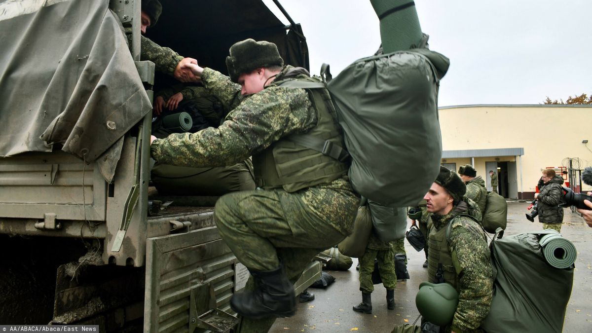 Punk mobilizacyjny w Rostowie
ROSTOV, RUSSIA - OCTOBER 31: Conscripted citizens get into a military vehicle as part of the mobilization as military training continue within the scope of mobilization in Rostov, Russia on October 31, 2022. Arkady Budnitsky / Anadolu Agency/ABACAPRESS.COM
AA/ABACA