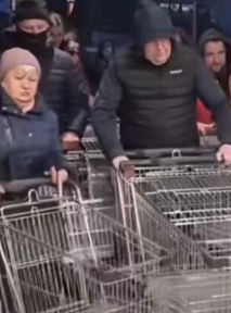 W Częstochowie otworzył się Lidl. Dziki tłum nie mieścił się w drzwiach