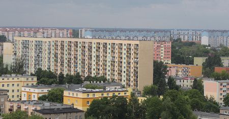 Kobieta dźgnęła partnera nożem i poszła na piwo. Trafiła do aresztu
