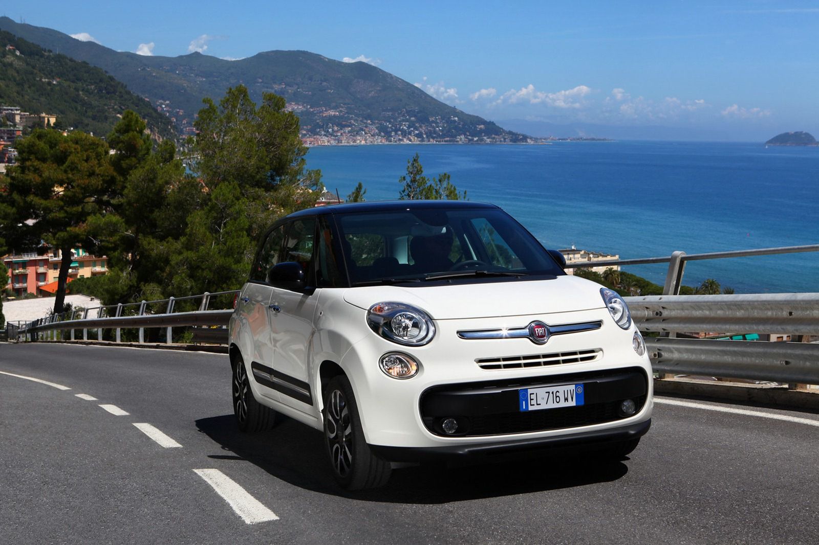 Fiat 500L - obszerna galeria zdjęć 18