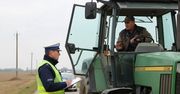 Traktorzysta chciał dać policjantom łapówkę. Był pijany