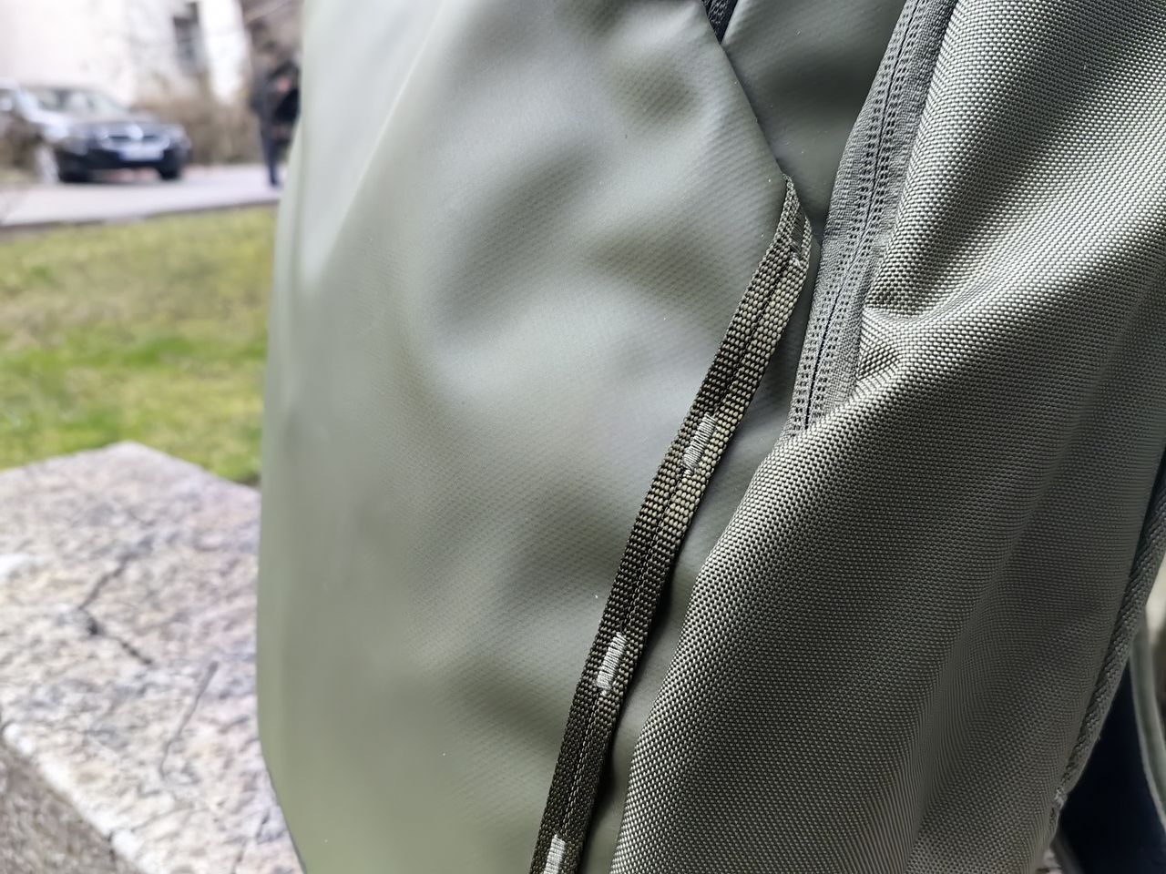 Thule Chasm 26l - mocowania na dodatkowe wyposażenie