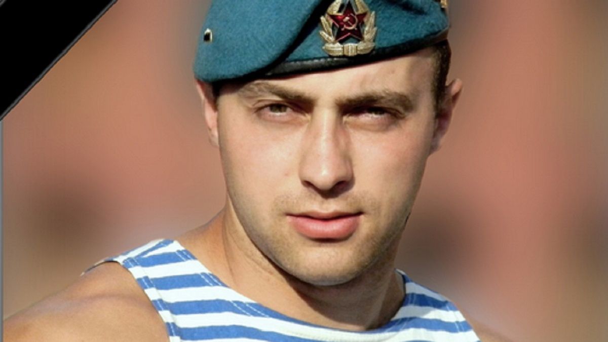 Młodszy porucznik powietrznodesantowy.