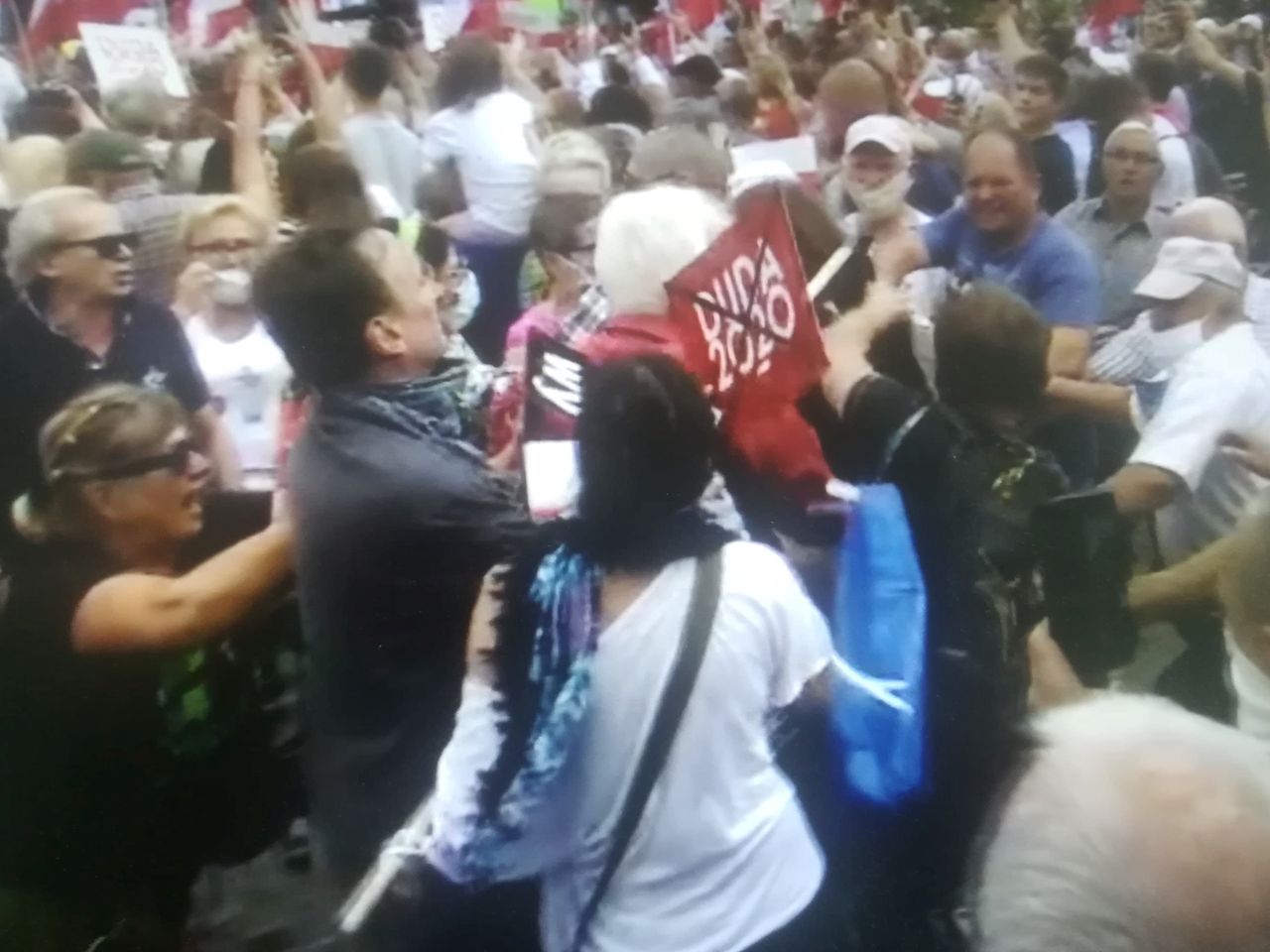 Wybory 2020 r. Na wiecu Andrzeja Dudy w Płońsku starli się jego zwolennicy i przeciwnicy. Doszło do szarpaniny 