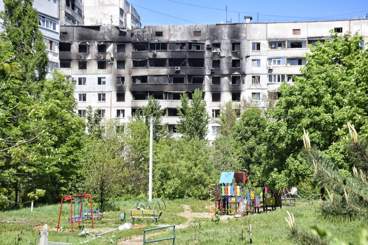 Zniszczenia w Charkowie po rosyjskich atakach na miasto 