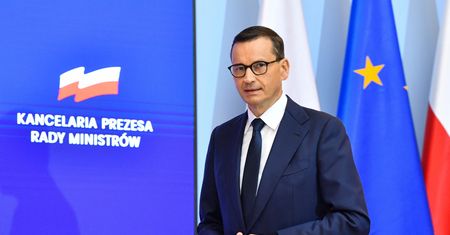 Nadchodzi czas "zaciskania pasa". Rząd jednak woli dosypać pieniądze wszystkim