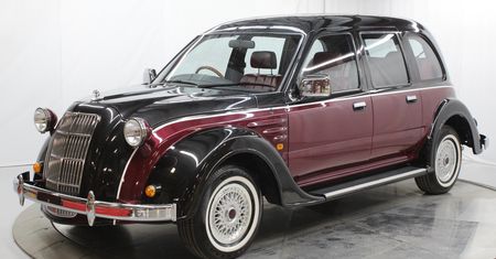 Oto najdziwniejsza toyota w historii. Powstało 100 sztuk i jedna jest na sprzedaż